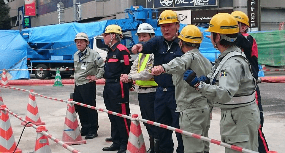 地下鉄工事陥没事故現場視察